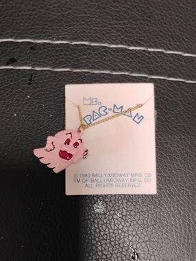 1980 BALLY/MIDWAY MFG CO MS. PAC-MAN PINKY GHOST NECKLACE MINT CONDITION